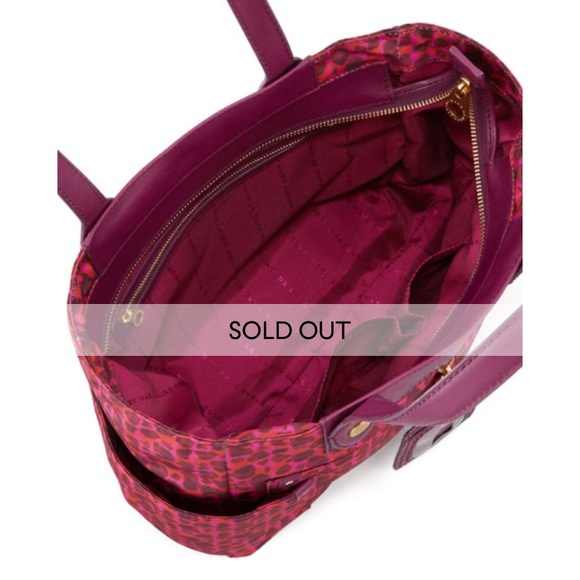 SOLD OUT Bergdoff Goodman Marc Marc Jacobs
Isa-Print Clara Tote - Picture 6 of 15